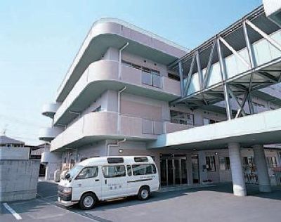 明るい建物の外観