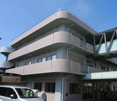 立派な建物の外観