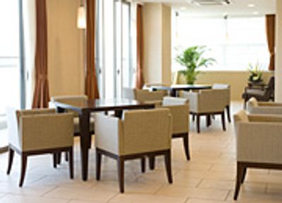 明るく広々した食堂