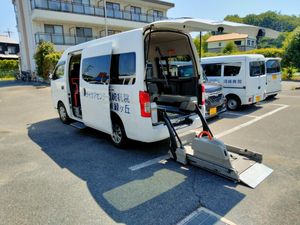 送迎車の駐車場  