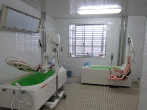 介護浴室の機器  