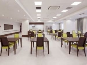 明るい食堂の室内  