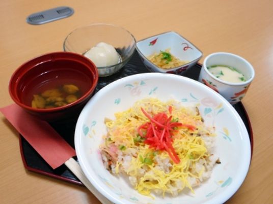 美味しそうな食事