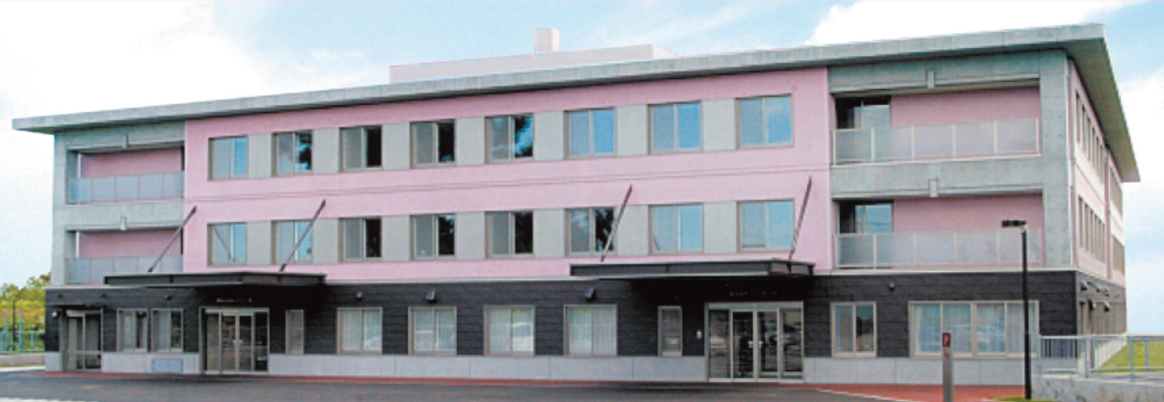 ピンクの建物の外観