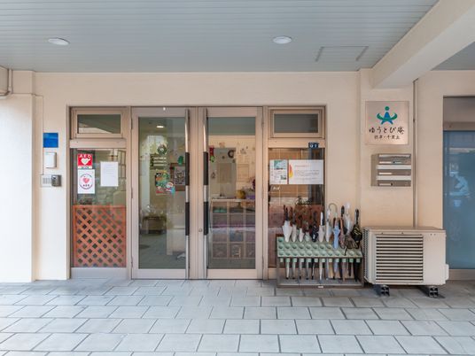 入り口と案内板のイメージ