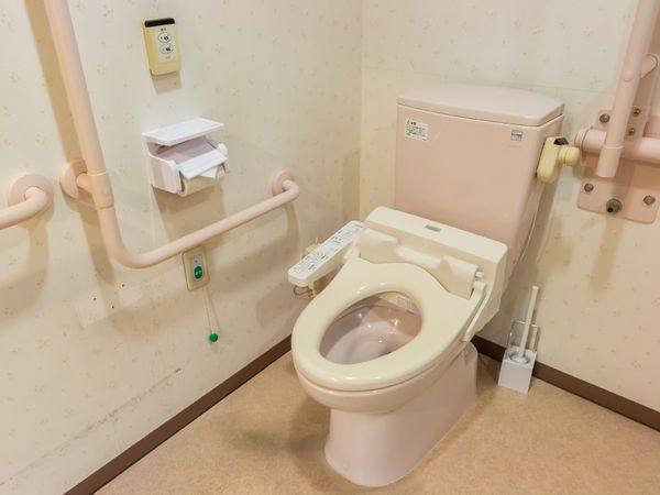 バリアフリーのトイレ設備