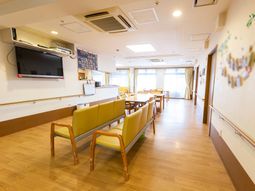 明るい共有スペースの様子