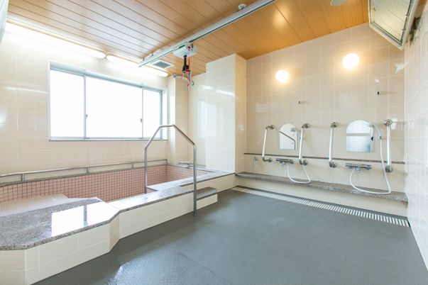 バリアフリーの浴室設備