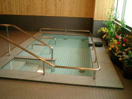 温もりある浴室空間