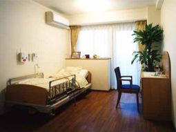 明るい居室の風景