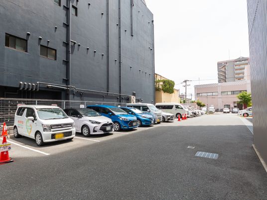 駐車場が広い施設外観
