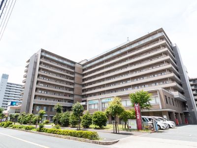 大きな建物の外観