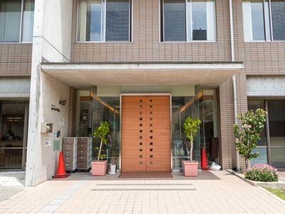 清潔な施設のエントランス