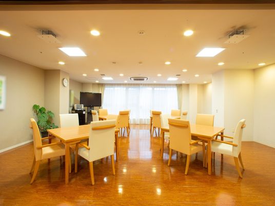 広々とした快適ダイニング