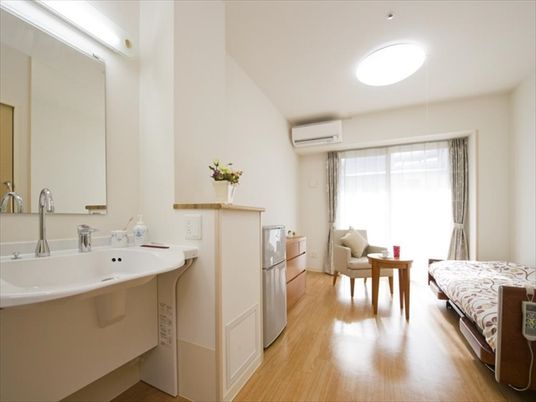 清潔な洋室の一室