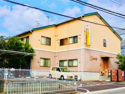暖かみのある施設外観