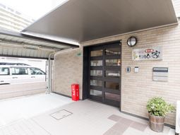 清潔な施設のエントランス