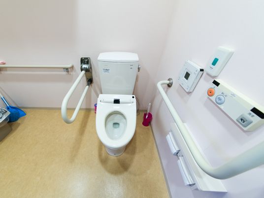 バリアフリー設計のトイレ