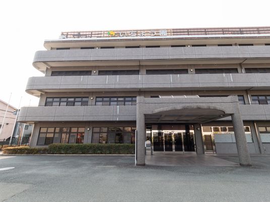 モダンな建物の外観