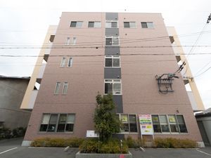 多階建て建物の外観