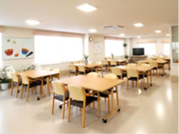 明るい食堂の様子