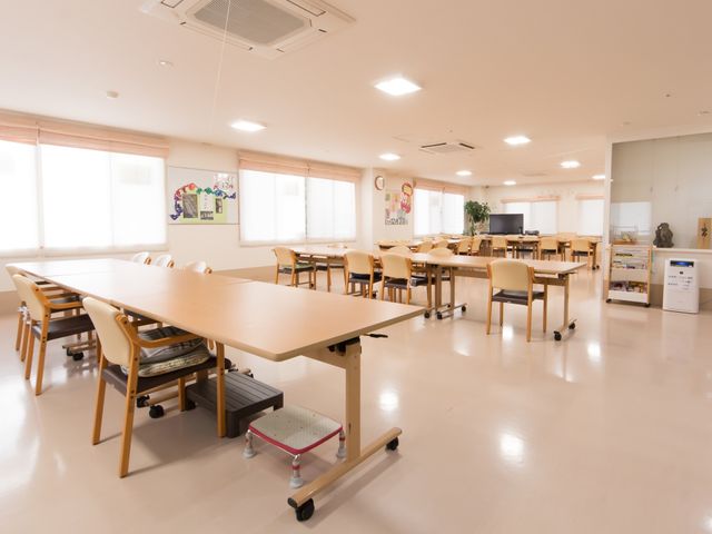 広々とした食堂空間 食堂 ゆとりのある食堂は、日々の食事や交流の場として安心してご利用いただけます。明るく開放的な雰囲気が、心地よい時間を約束します。