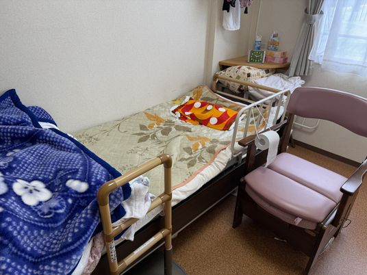 光が差し込む居室