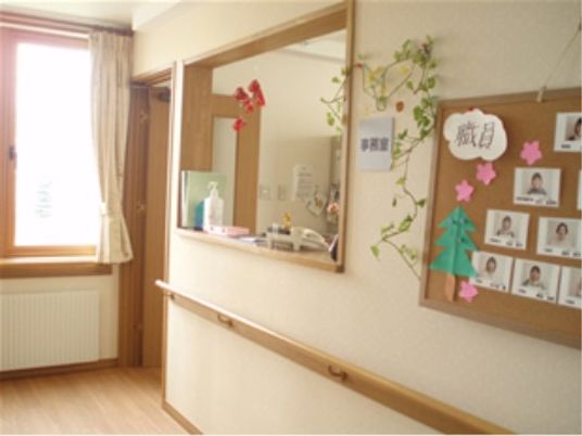 明るい廊下の一角