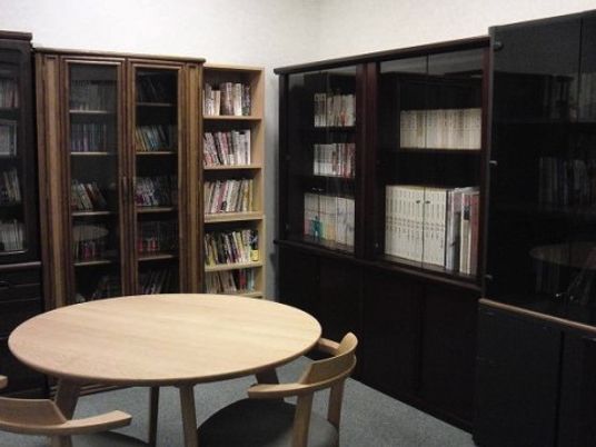 多目的室の図書コーナー