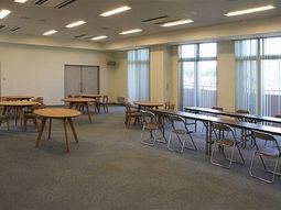 明るい広々多目的室