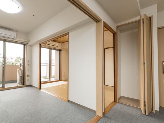 広々とした明るい居室
