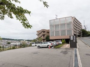 多階建て建物の外観