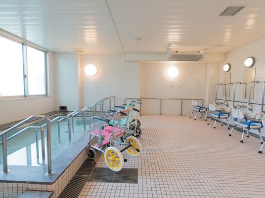 明るい浴室スペース