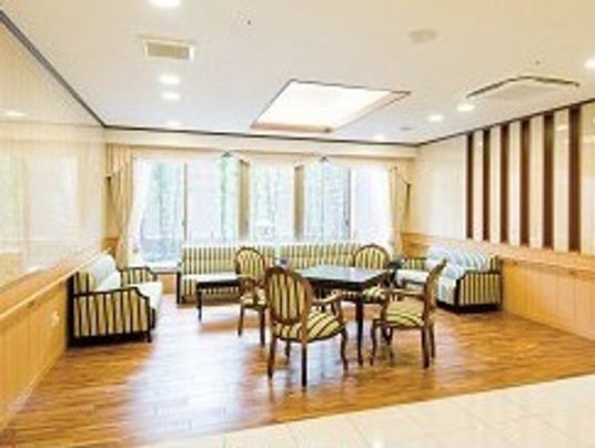 明るい食堂の様子