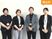 スタッフ4人が並ぶ様子  