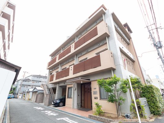 落ち着いた雰囲気の外観