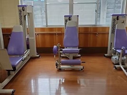 機能訓練室の運動器具  