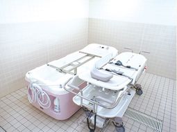 清潔な介護用浴室