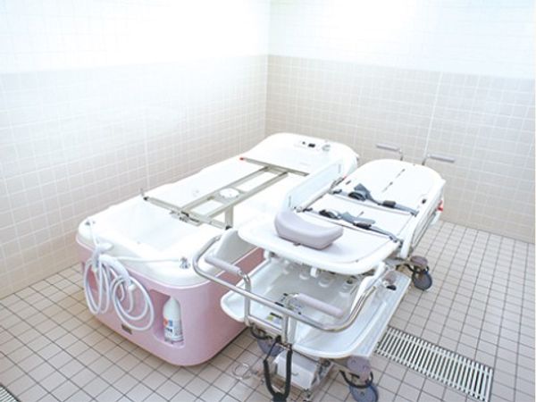 清潔な介護用浴室