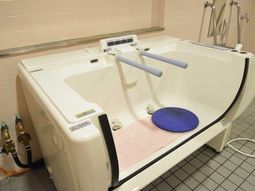 快適な設備の浴室