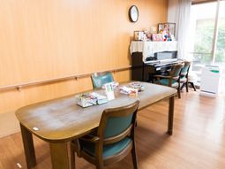 リビングの机とイス