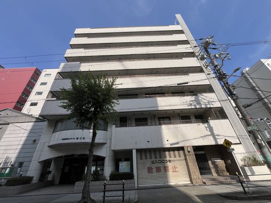 モダンな建物の外観