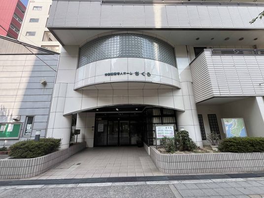 正面入口の広場