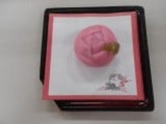 美しい和菓子の皿