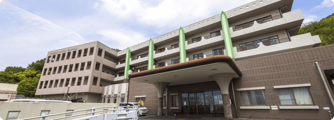 緑豊かな建物外観