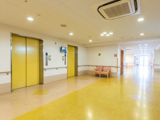 エレベーター前廊下