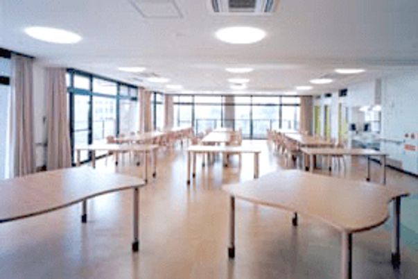 広々としたダイニングルーム