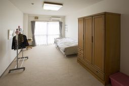 広々とした明るい居室