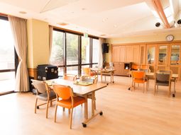 明るいダイニングスペース