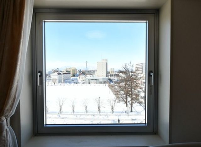 窓からの眺望 居室 広がる景色を楽しめる窓です。快適な空間が広がり、明るさが溢れています。